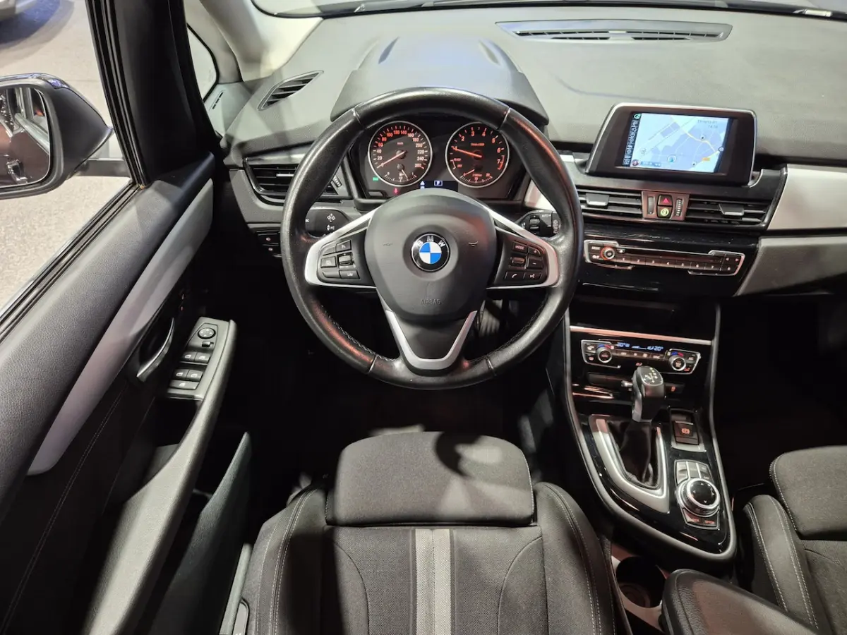 218i Centennial Executive Navigatie | LED | Airco | Trekhaak |