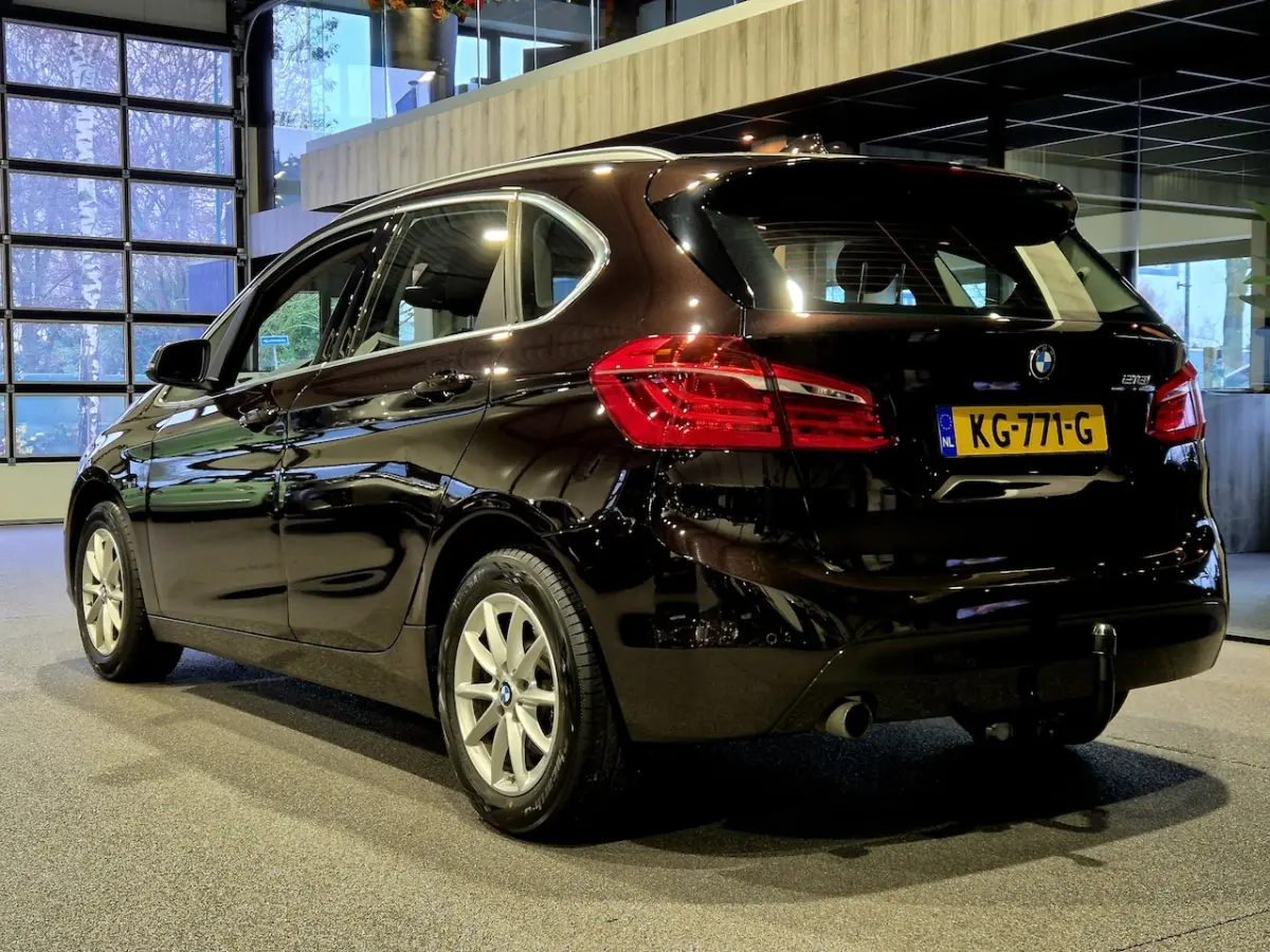 218i Centennial Executive Navigatie | LED | Airco | Trekhaak |