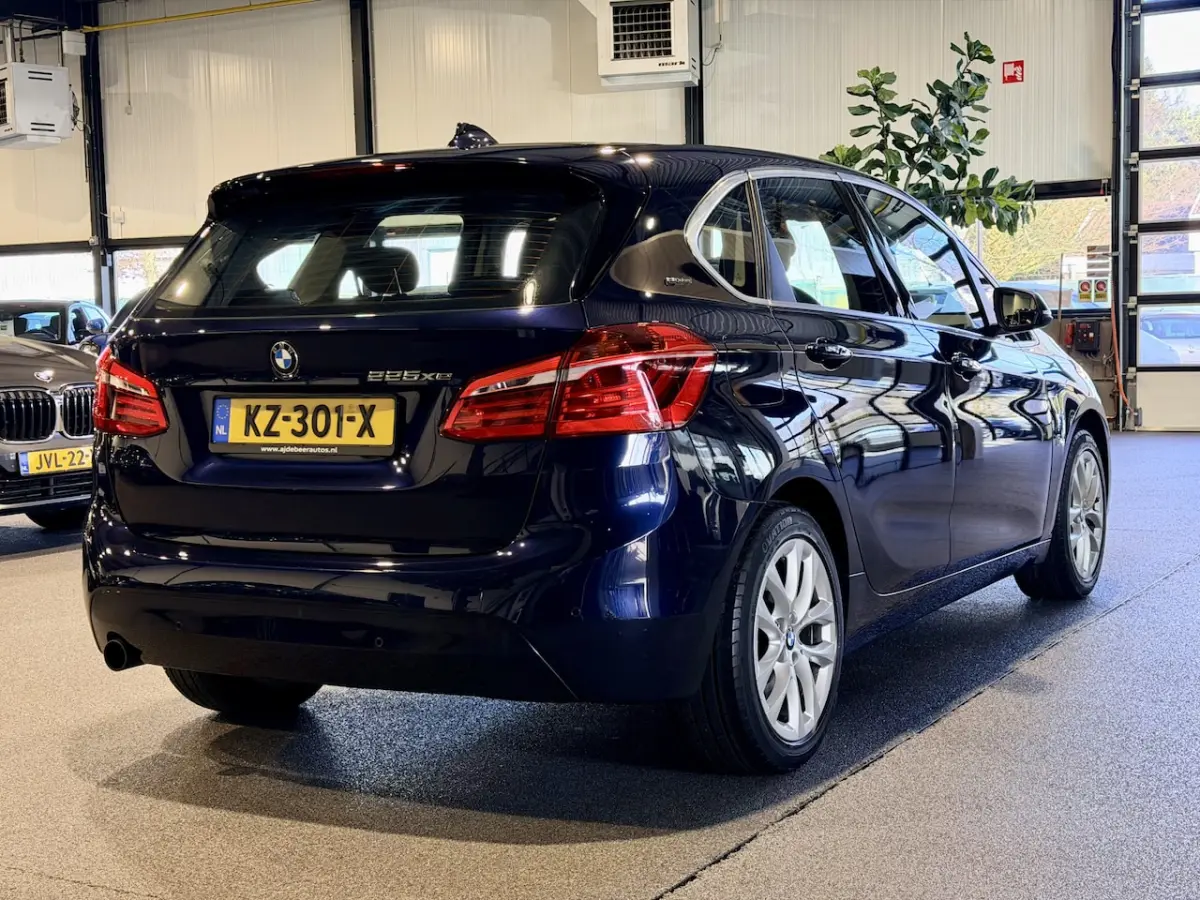 225xe iPerformance Centennial Executive Plugin hybride | LED | Navigatie | Sport stoelen