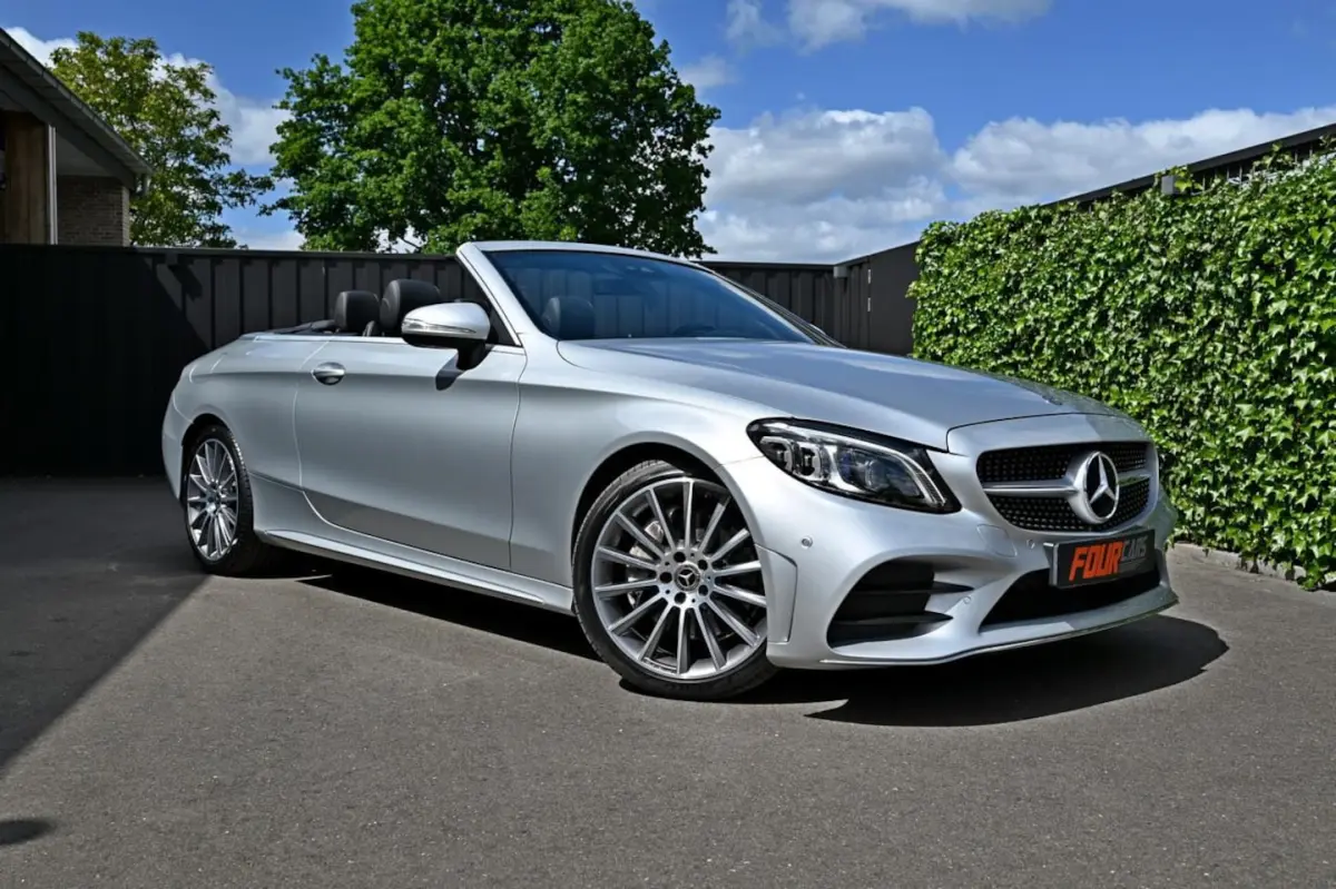 300 Premium Plus Pack | 2019 | 50.000KM | Camera | Airscarf | Lederen bekleding | Burmeste
