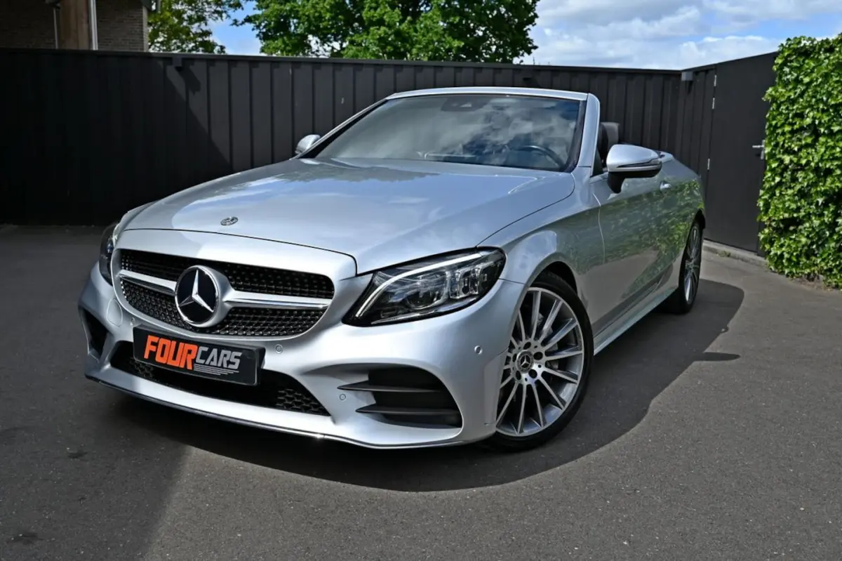 300 Premium Plus Pack | 2019 | 50.000KM | Camera | Airscarf | Lederen bekleding | Burmeste