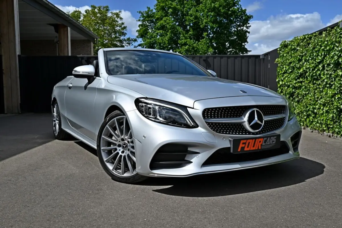 300 Premium Plus Pack | 2019 | 50.000KM | Camera | Airscarf | Lederen bekleding | Burmeste