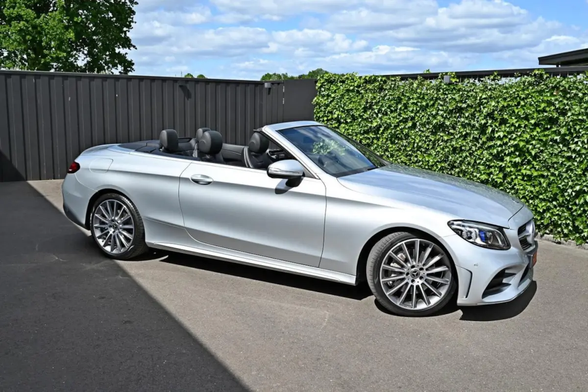 300 Premium Plus Pack | 2019 | 50.000KM | Camera | Airscarf | Lederen bekleding | Burmeste