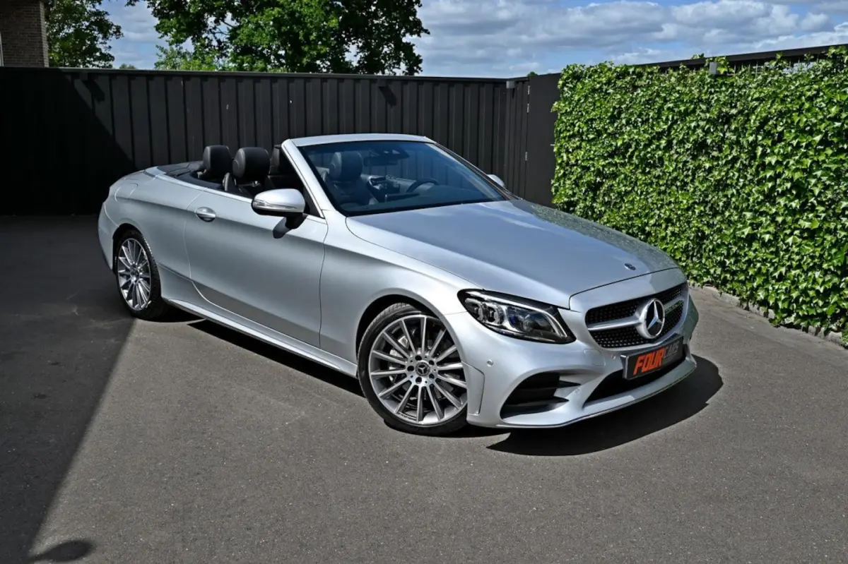 300 Premium Plus Pack | 2019 | 50.000KM | Camera | Airscarf | Lederen bekleding | Burmeste