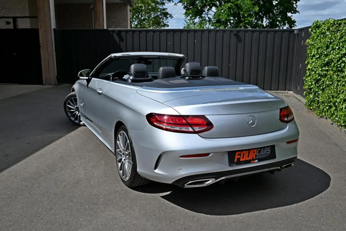 300 Premium Plus Pack | 2019 | 50.000KM | Camera | Airscarf | Lederen bekleding | Burmeste