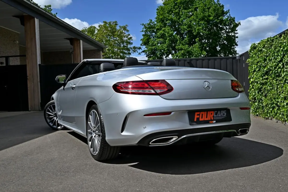 300 Premium Plus Pack | 2019 | 50.000KM | Camera | Airscarf | Lederen bekleding | Burmeste