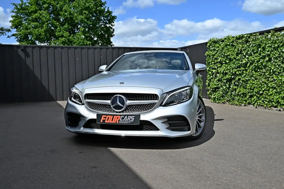 300 Premium Plus Pack | 2019 | 50.000KM | Camera | Airscarf | Lederen bekleding | Burmeste