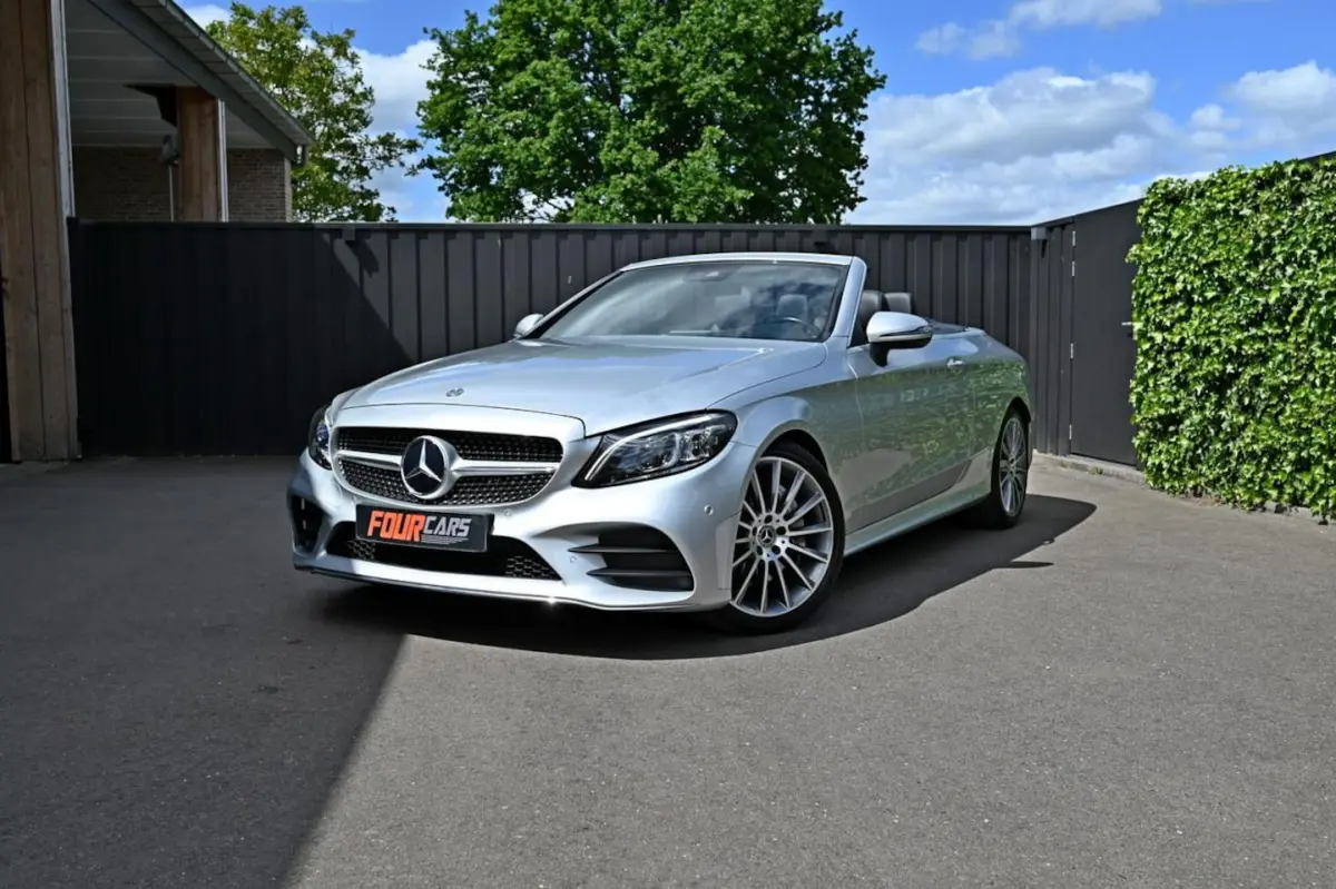 300 Premium Plus Pack | 2019 | 50.000KM | Camera | Airscarf | Lederen bekleding | Burmeste