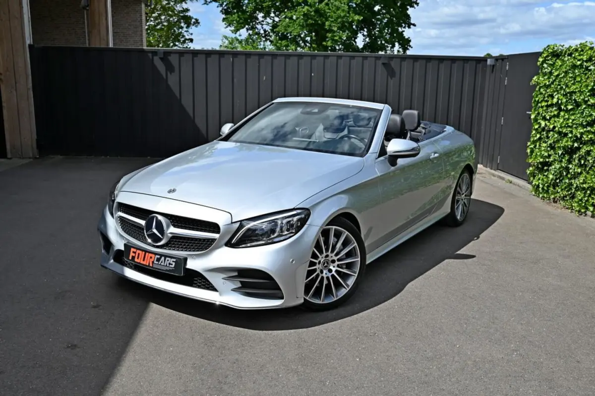 300 Premium Plus Pack | 2019 | 50.000KM | Camera | Airscarf | Lederen bekleding | Burmeste