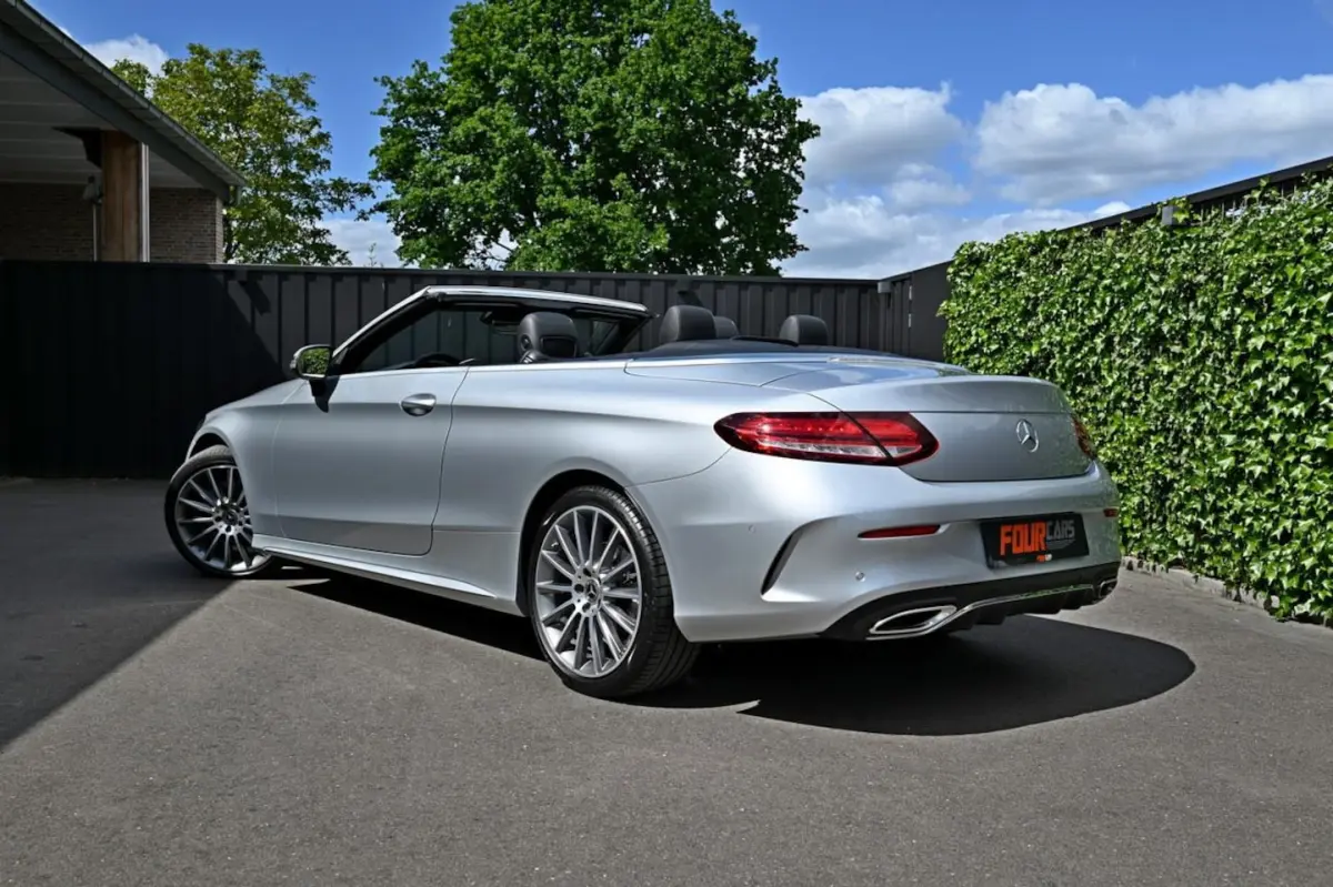 300 Premium Plus Pack | 2019 | 50.000KM | Camera | Airscarf | Lederen bekleding | Burmeste