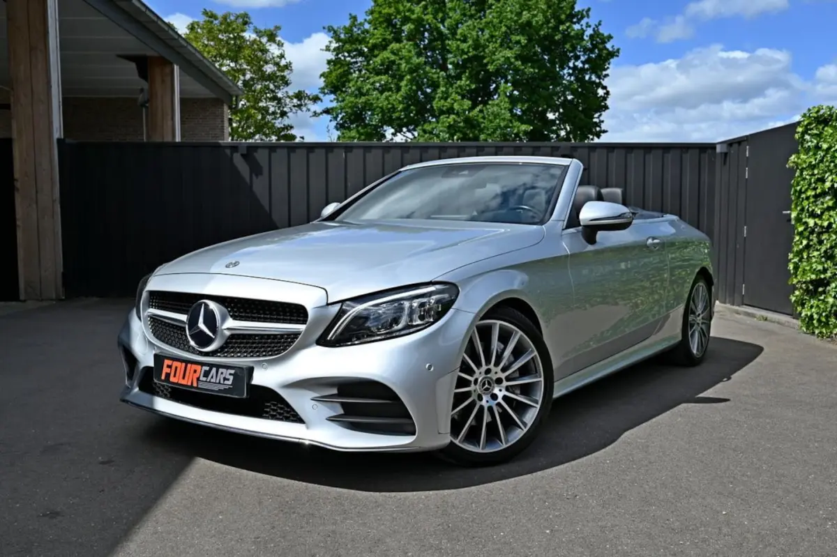 300 Premium Plus Pack | 2019 | 50.000KM | Camera | Airscarf | Lederen bekleding | Burmeste