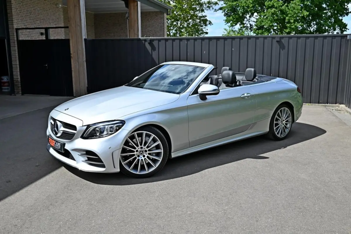300 Premium Plus Pack | 2019 | 50.000KM | Camera | Airscarf | Lederen bekleding | Burmeste