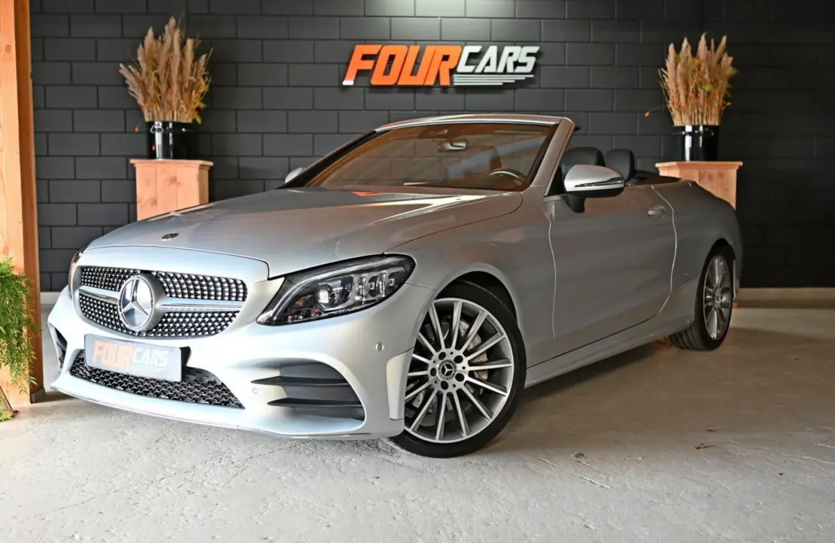 300 Premium Plus Pack | 2019 | 50.000KM | Camera | Airscarf | Lederen bekleding | Burmeste