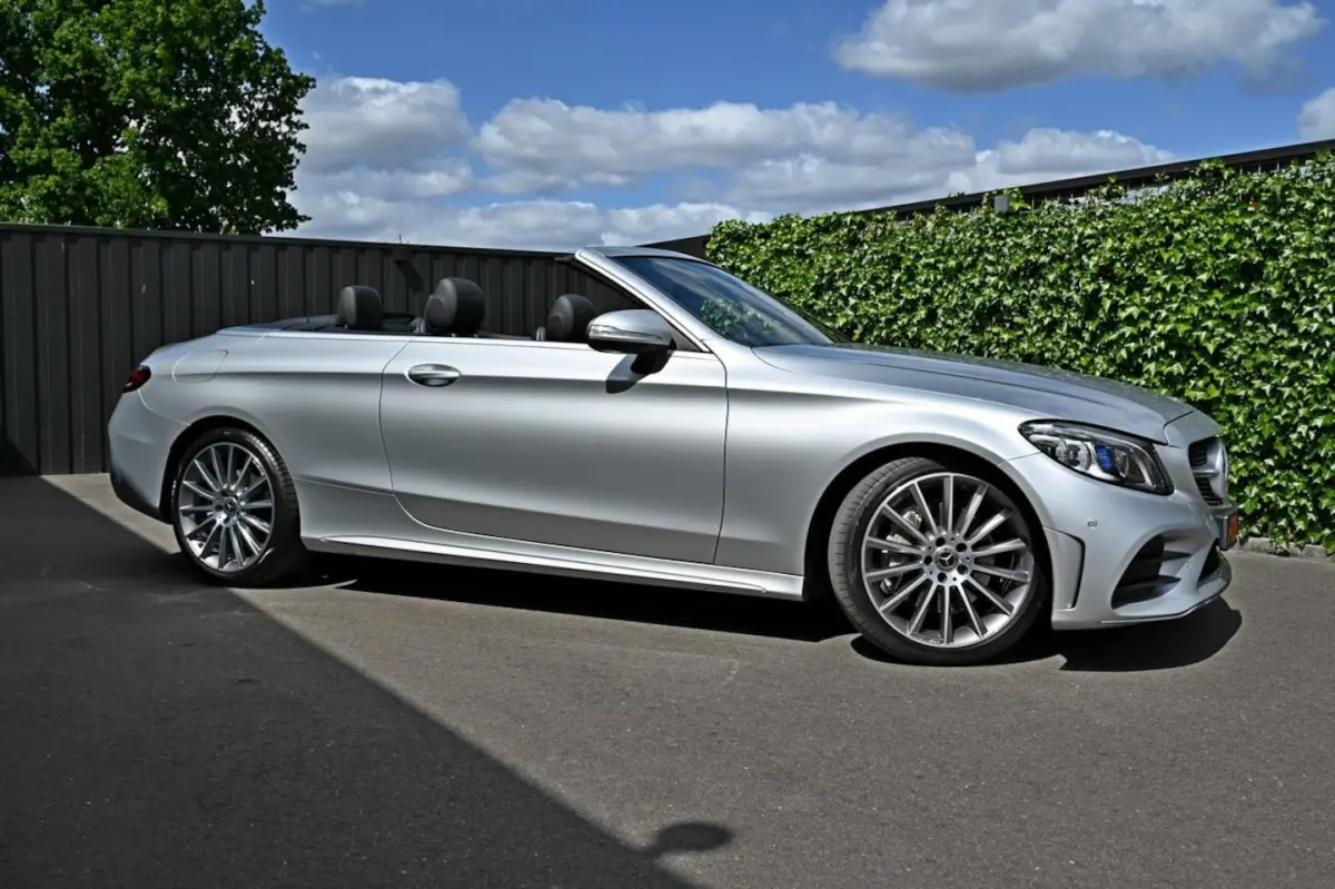 300 Premium Plus Pack | 2019 | 50.000KM | Camera | Airscarf | Lederen bekleding | Burmeste