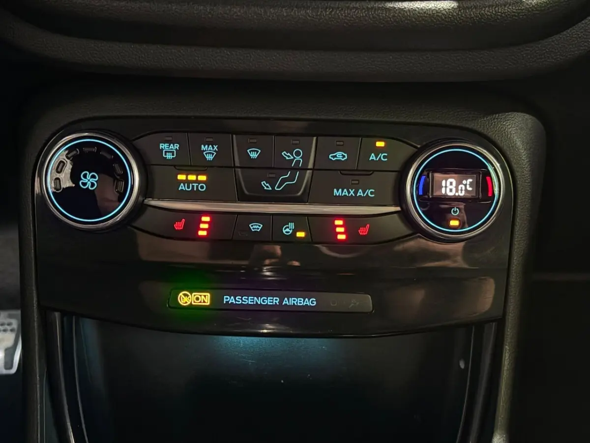 1.0 EcoBoost Hybrid ST-Line NAVI - STOELVERWARMING