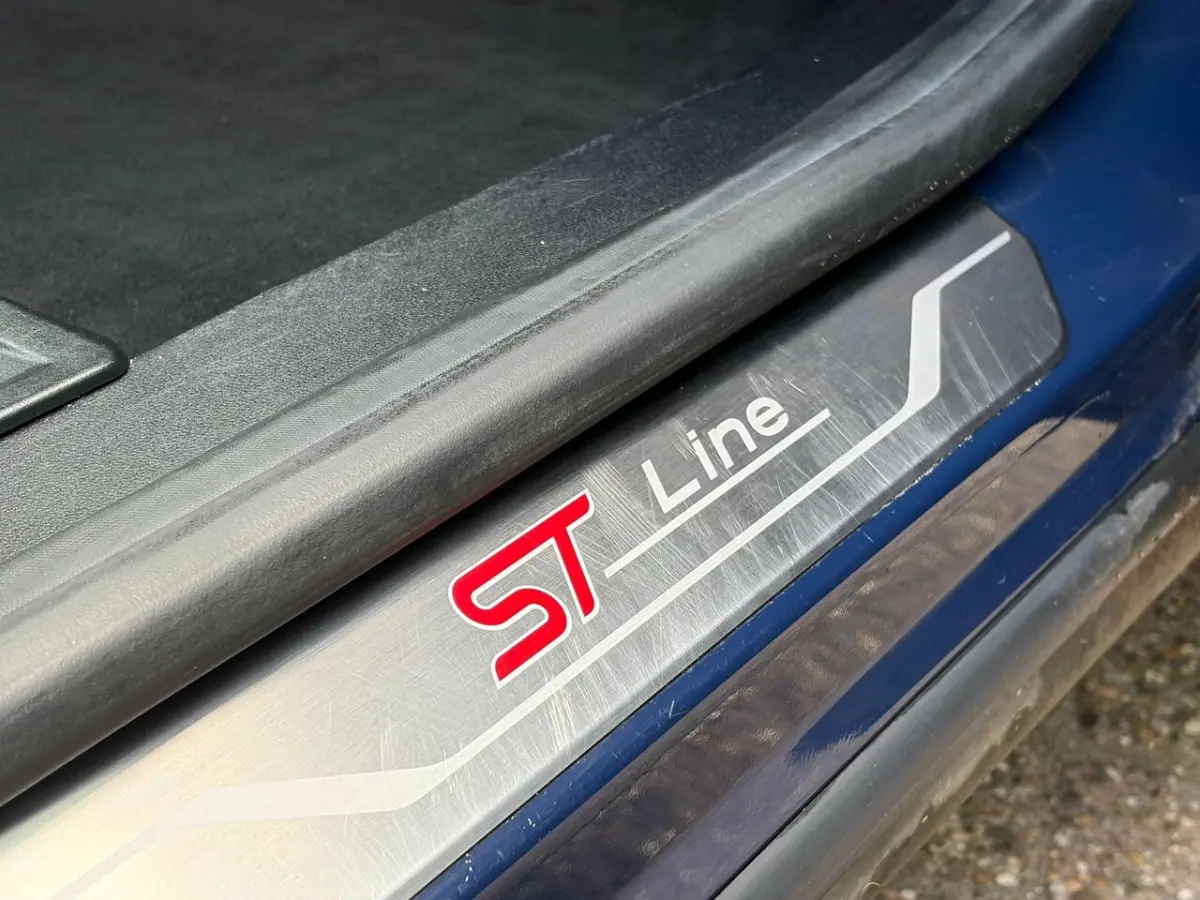 1.0 EcoBoost Hybrid ST-Line NAVI - STOELVERWARMING