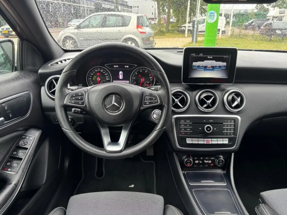 200 Sport Edition | leder | camera | navi | carplay | 179dkm |