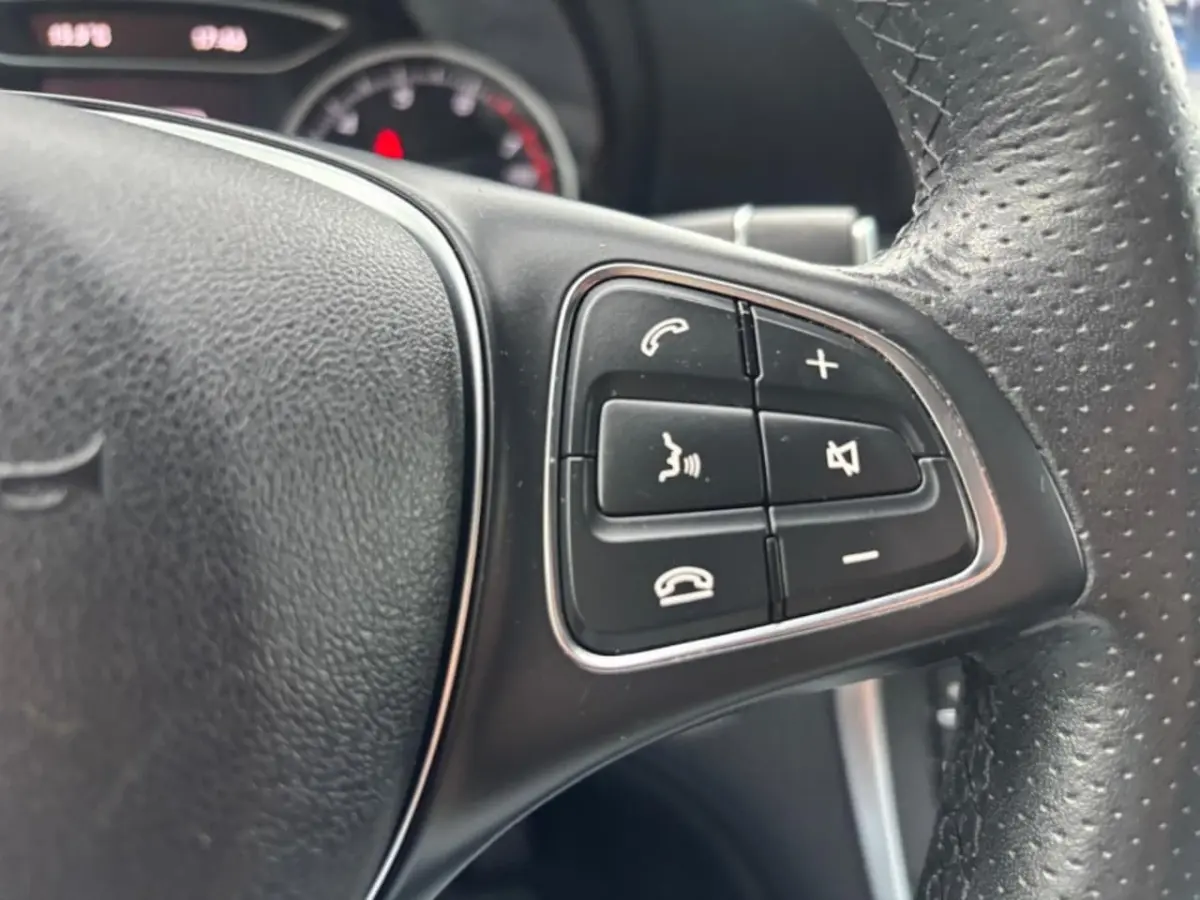 200 Sport Edition | leder | camera | navi | carplay | 179dkm |