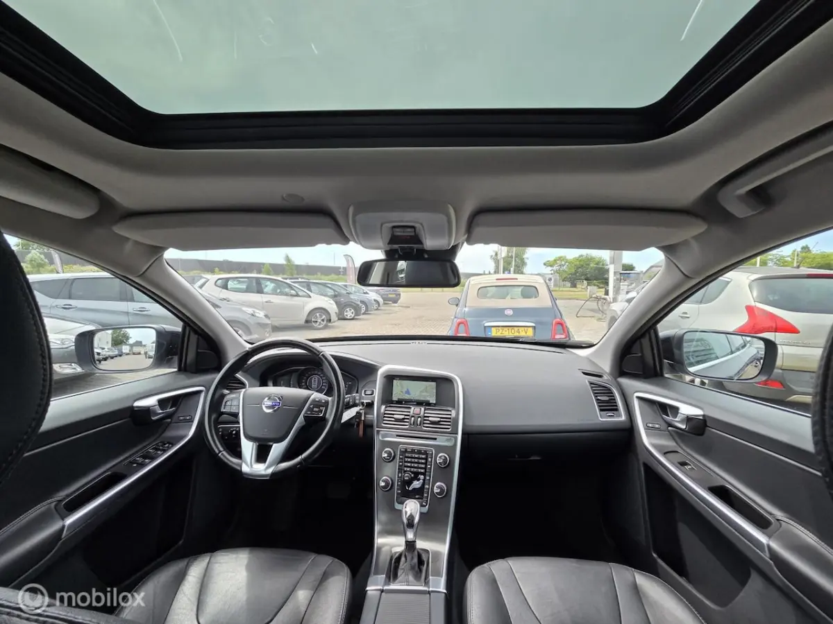 2.0 T5 FWD Momentum Cmera/Pano/Trekhaak/Leder/NL