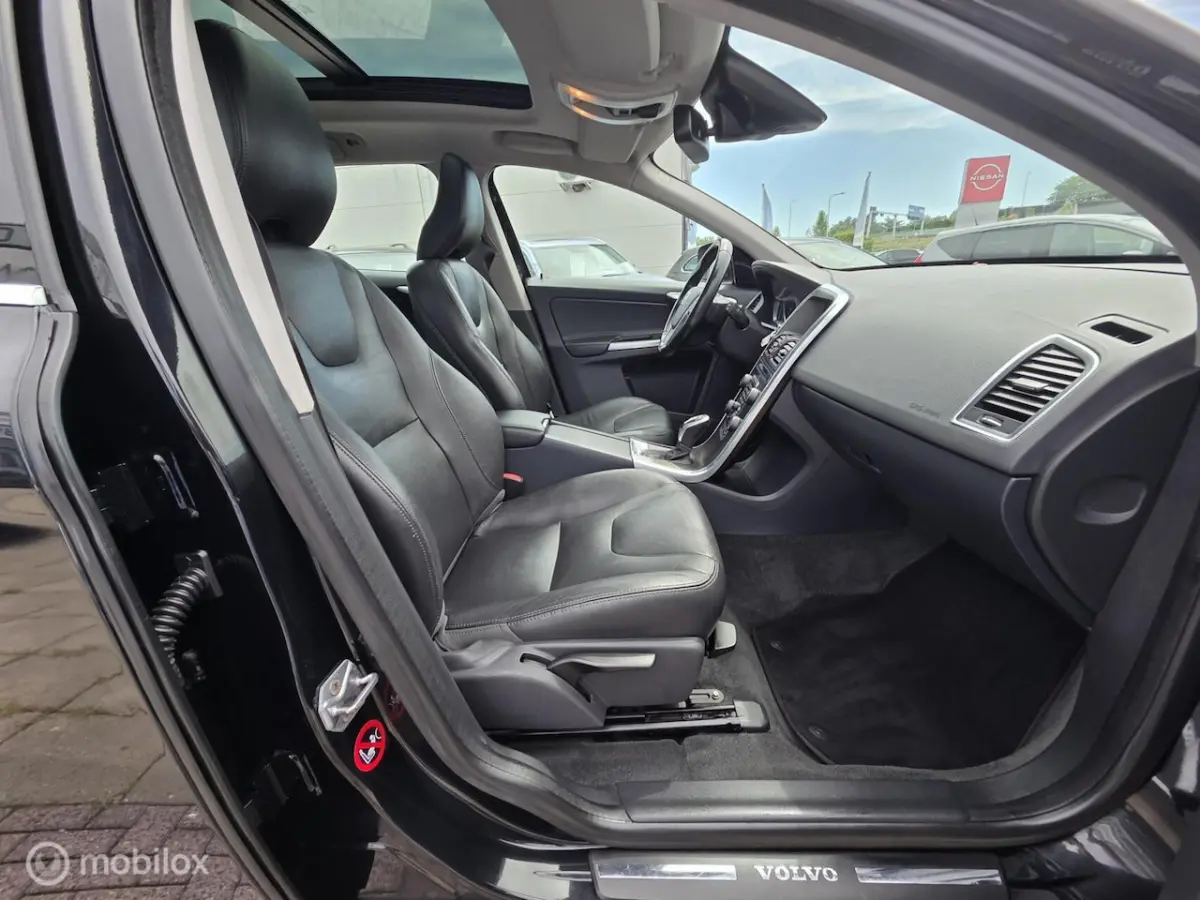 2.0 T5 FWD Momentum Cmera/Pano/Trekhaak/Leder/NL