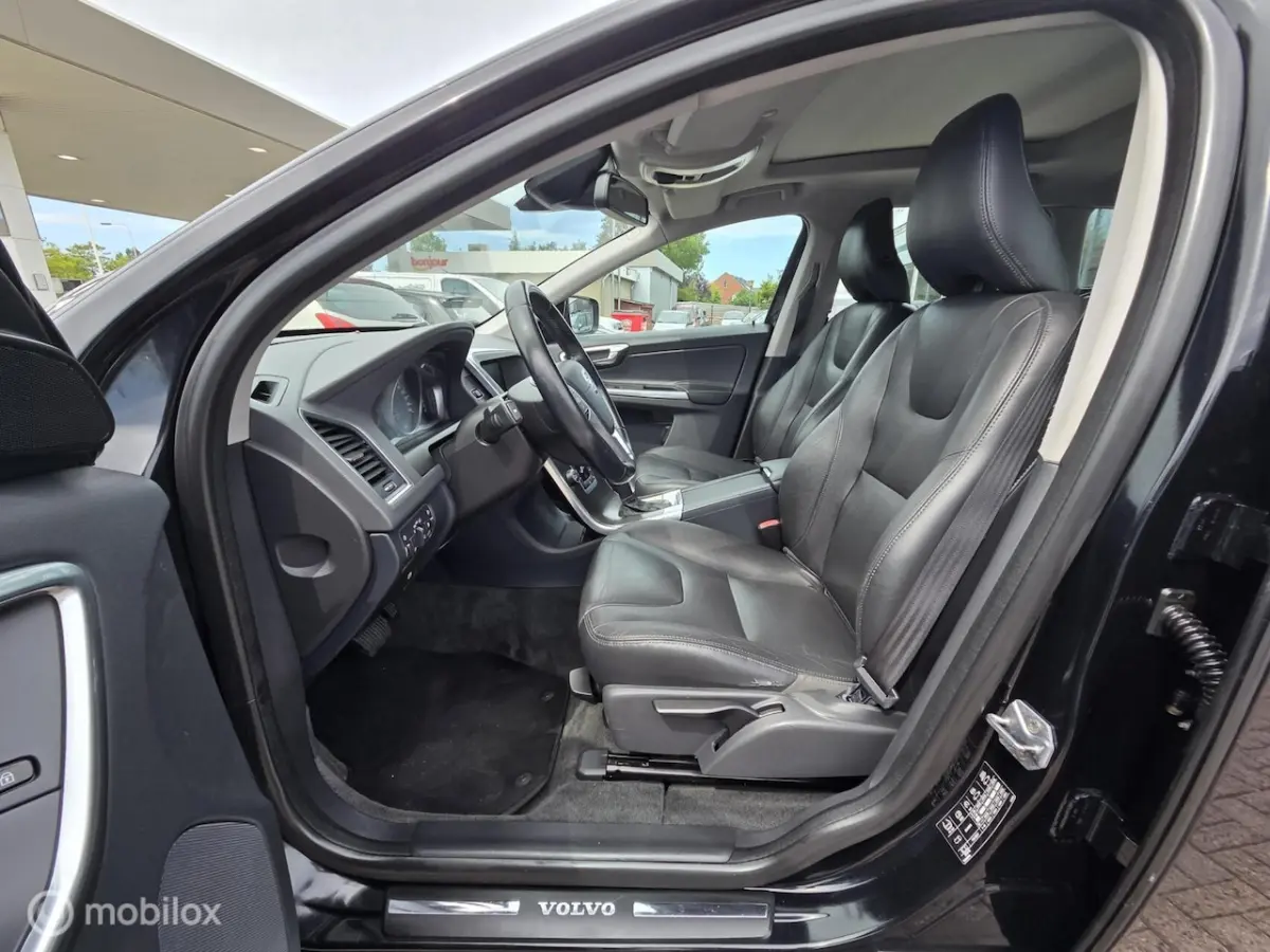 2.0 T5 FWD Momentum Cmera/Pano/Trekhaak/Leder/NL