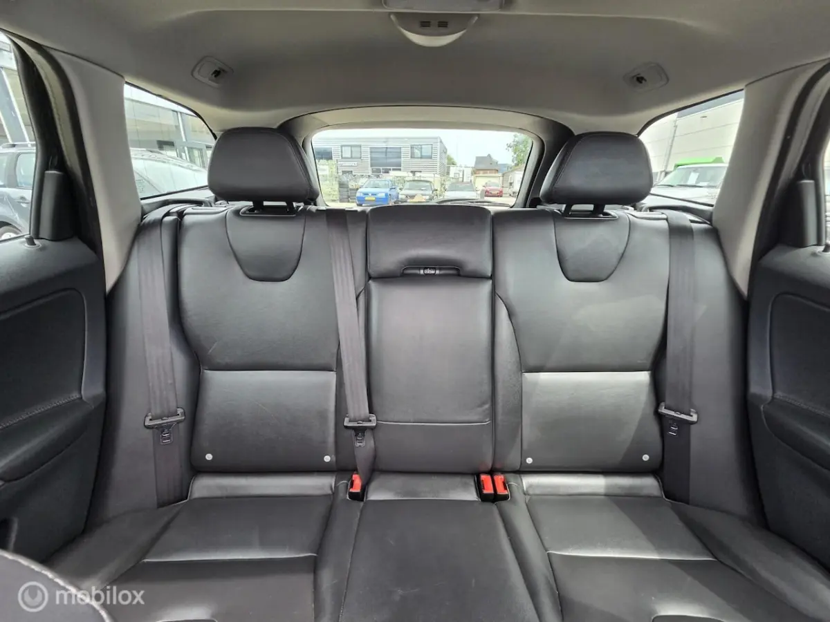 2.0 T5 FWD Momentum Cmera/Pano/Trekhaak/Leder/NL