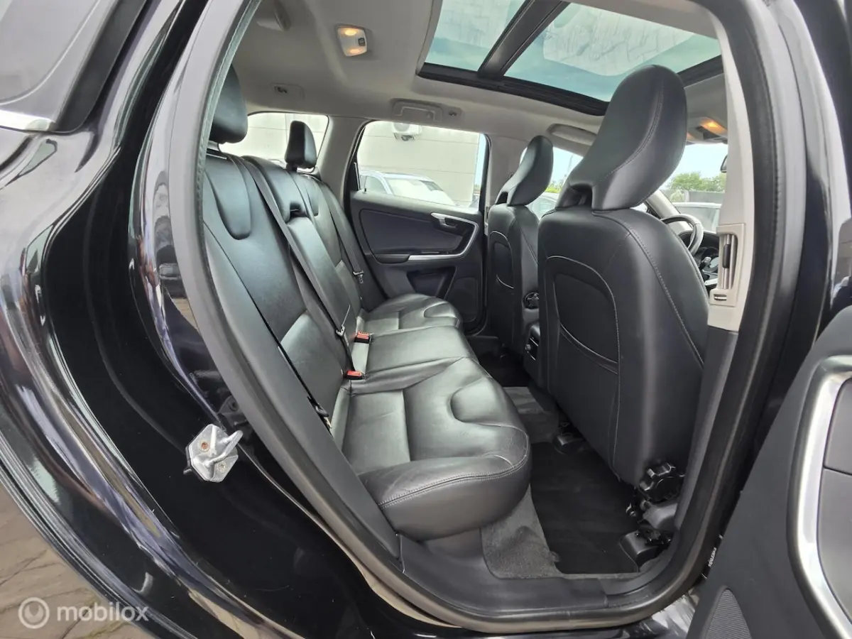 2.0 T5 FWD Momentum Cmera/Pano/Trekhaak/Leder/NL