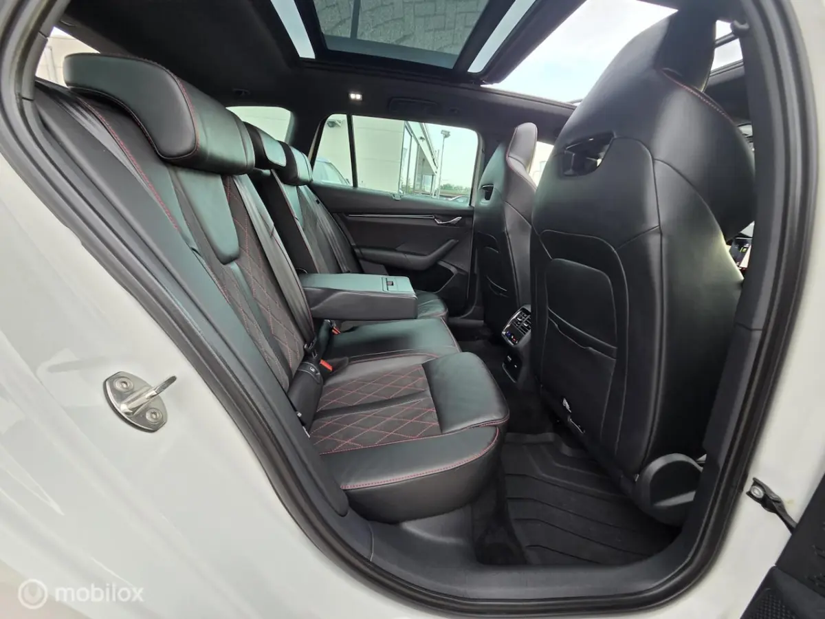 1.4 TSI RS iV PHEV Business HeadUp/Pano