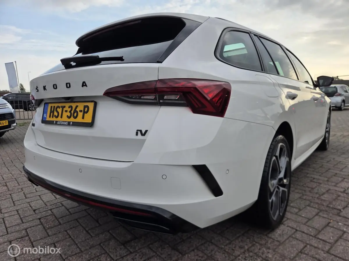 1.4 TSI RS iV PHEV Business HeadUp/Pano