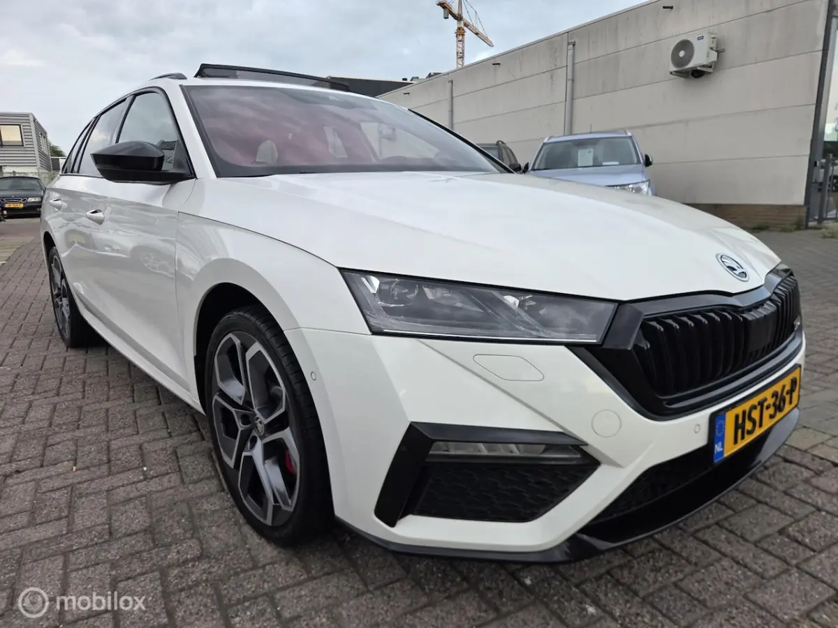 1.4 TSI RS iV PHEV Business HeadUp/Pano