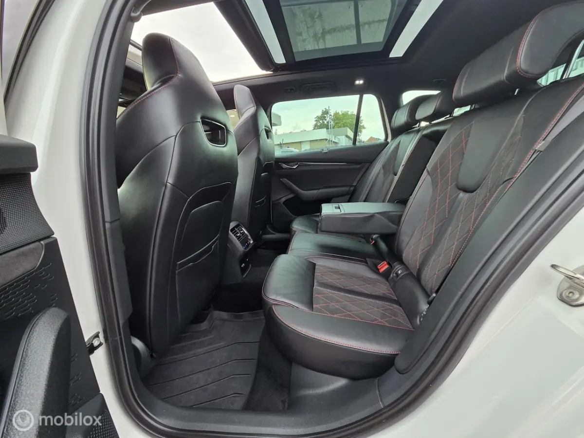 1.4 TSI RS iV PHEV Business HeadUp/Pano