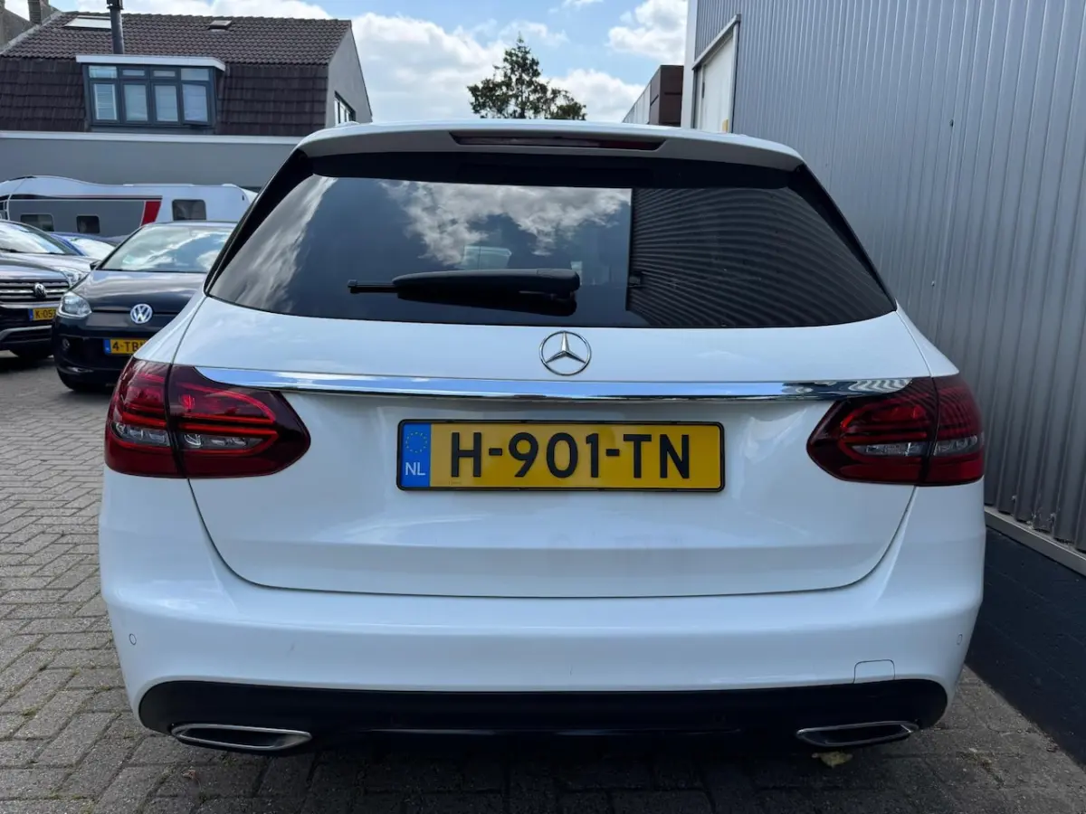 180 Business Solution AMG / ECC / CRUISE / NAVI / CAMERA / SENSOREN / LEDER