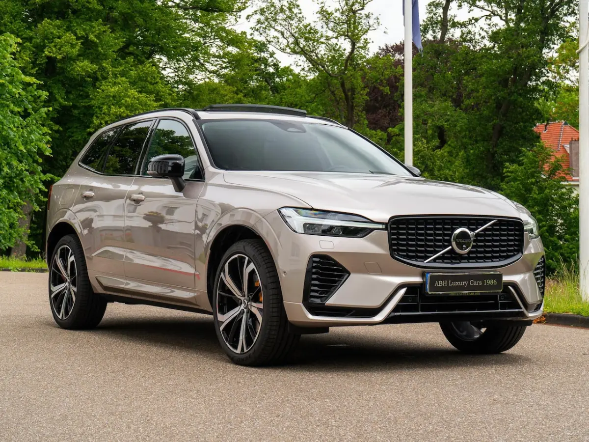 2.0 T6 AWD Plus Dark | Pano | Head-up | Harman K | 360 camera |
