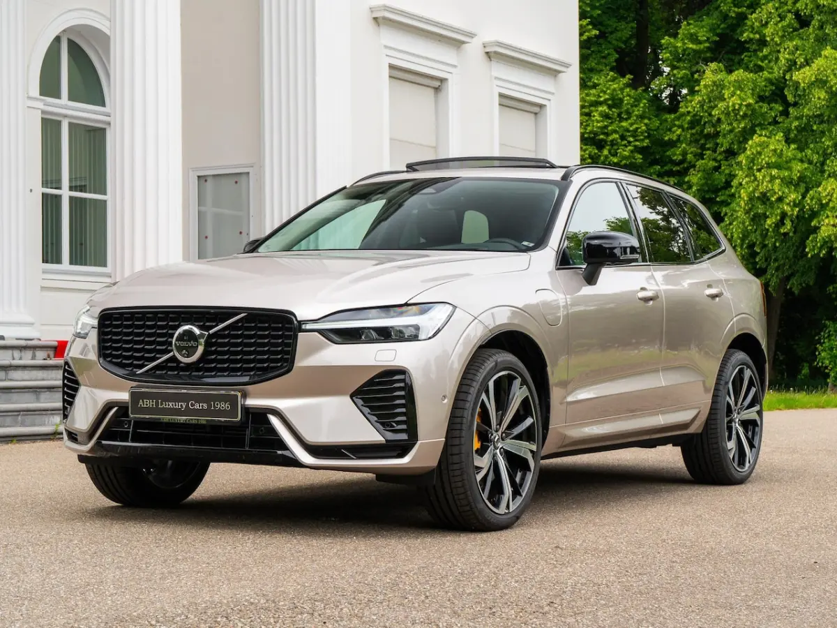 2.0 T6 AWD Plus Dark | Pano | Head-up | Harman K | 360 camera |