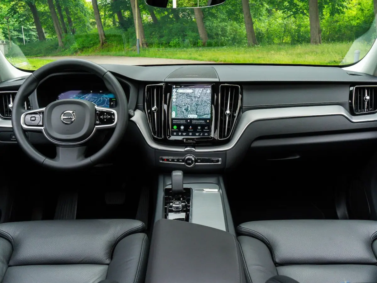 2.0 T6 AWD Plus Dark | Pano | Head-up | Harman K | 360 camera |
