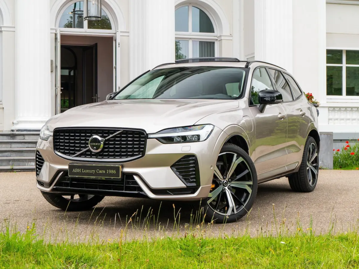 2.0 T6 AWD Plus Dark | Pano | Head-up | Harman K | 360 camera |