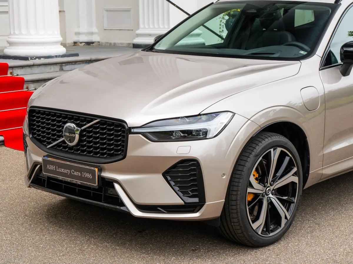 2.0 T6 AWD Plus Dark | Pano | Head-up | Harman K | 360 camera |