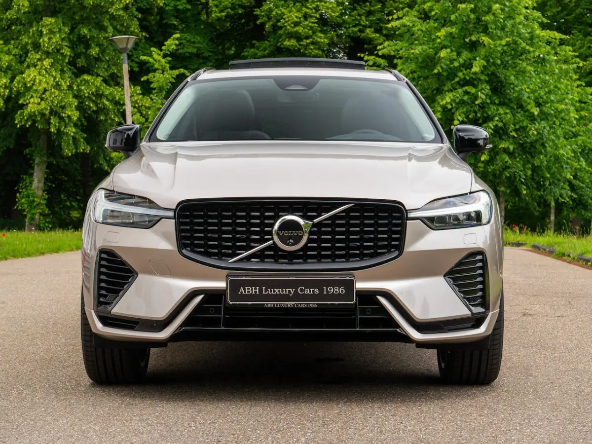 2.0 T6 AWD Plus Dark | Pano | Head-up | Harman K | 360 camera |