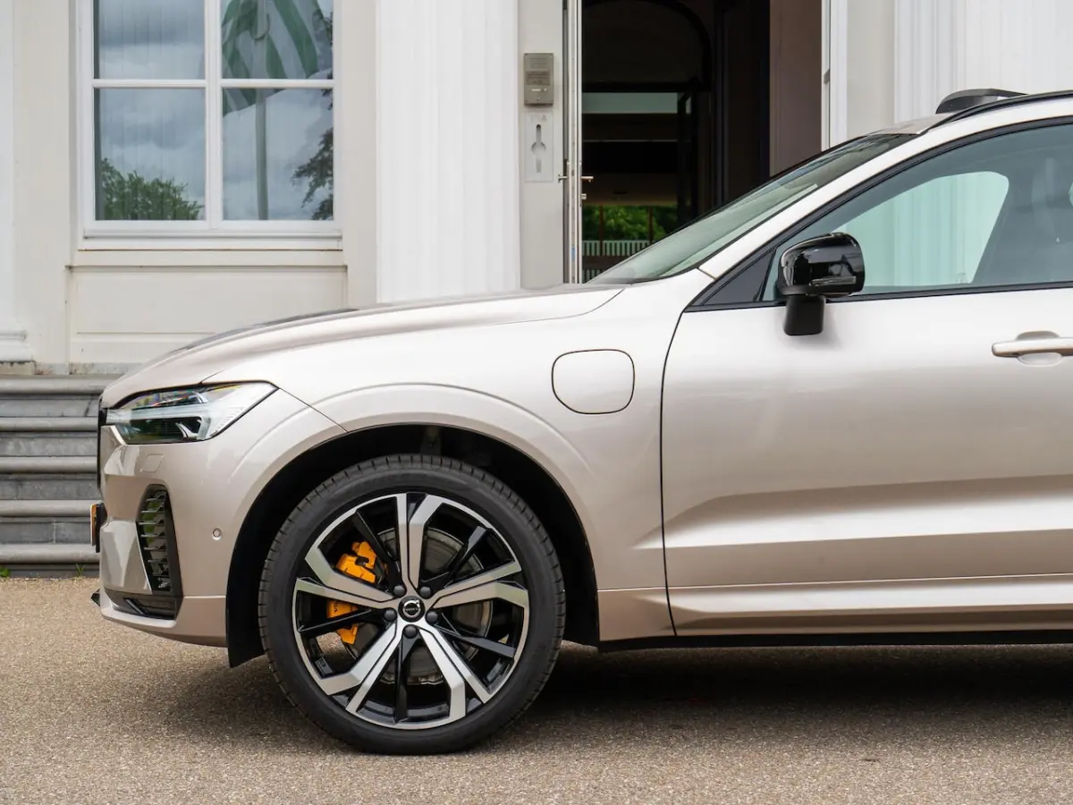 2.0 T6 AWD Plus Dark | Pano | Head-up | Harman K | 360 camera |