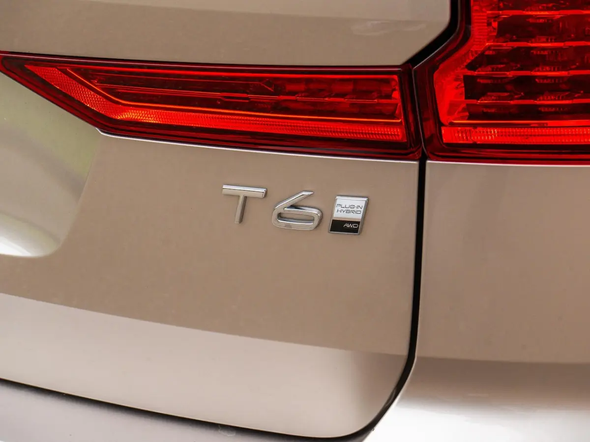 2.0 T6 AWD Plus Dark | Pano | Head-up | Harman K | 360 camera |