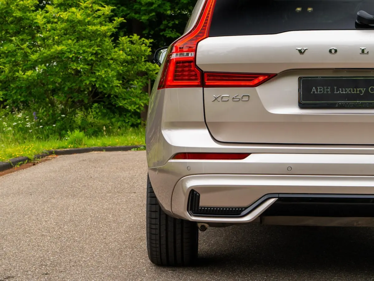 2.0 T6 AWD Plus Dark | Pano | Head-up | Harman K | 360 camera |