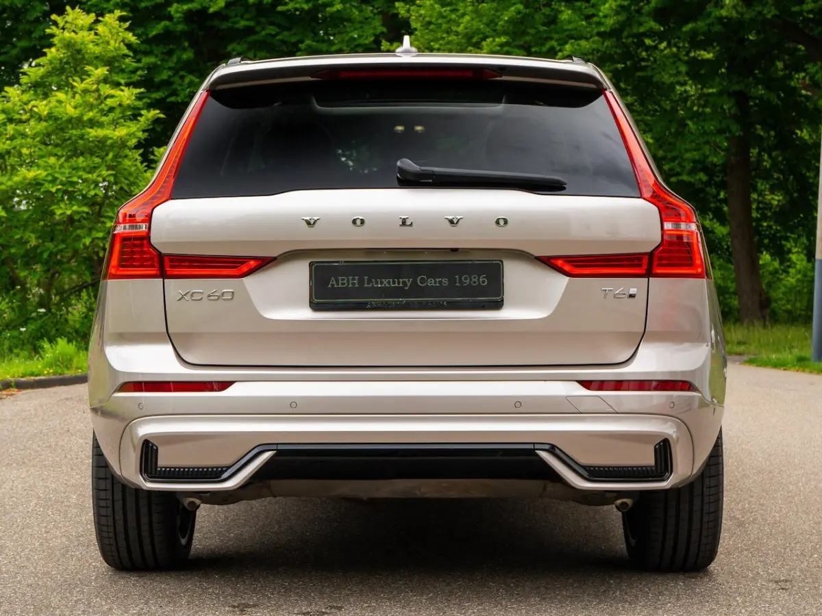 2.0 T6 AWD Plus Dark | Pano | Head-up | Harman K | 360 camera |