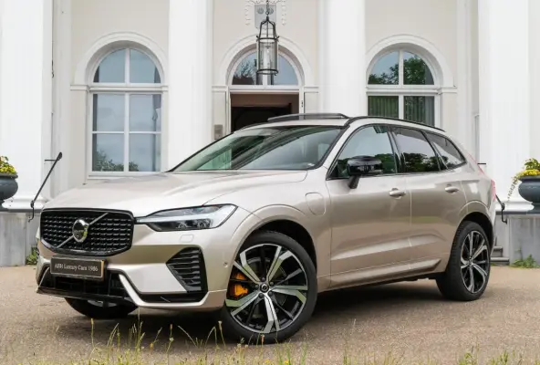 2.0 T6 AWD Plus Dark | Pano | Head-up | Harman K | 360 camera |