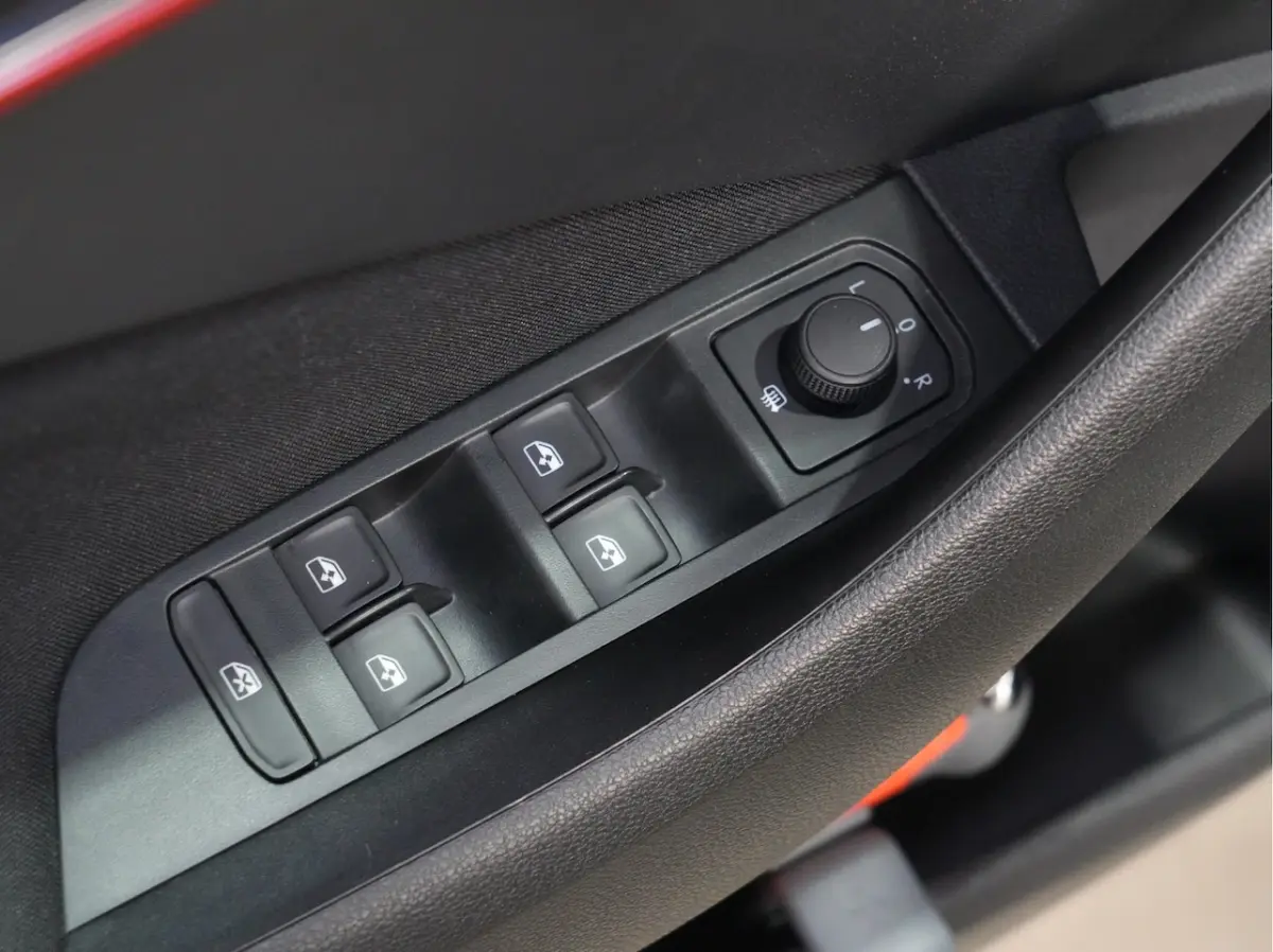 1.0 TSI 110pk DSG Sport Business | Navigatie | Virtual Cockpit | Clima | Lm Velgen 126