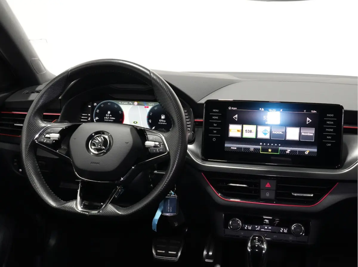 1.0 TSI 110pk DSG Sport Business | Navigatie | Virtual Cockpit | Clima | Lm Velgen 126