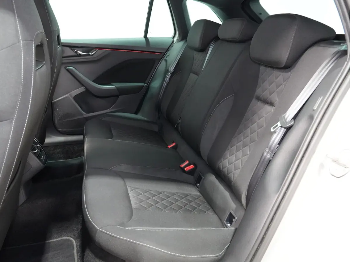 1.0 TSI 110pk DSG Sport Business | Navigatie | Virtual Cockpit | Clima | Lm Velgen 126