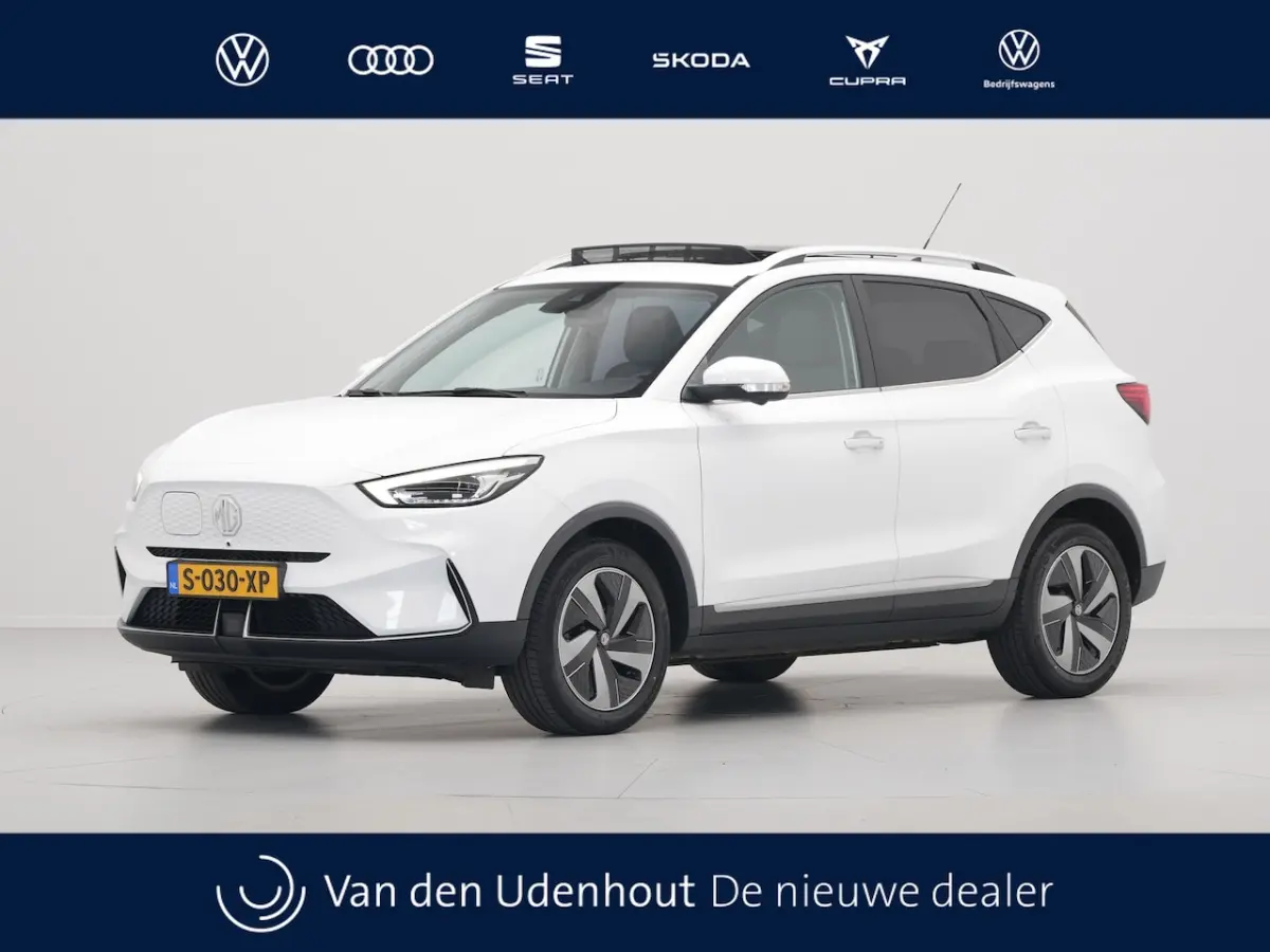 EV Standard Range Luxury 50 kWh Pano | Navi | 360Camera | Android/Carplay | Stoelverw. 310