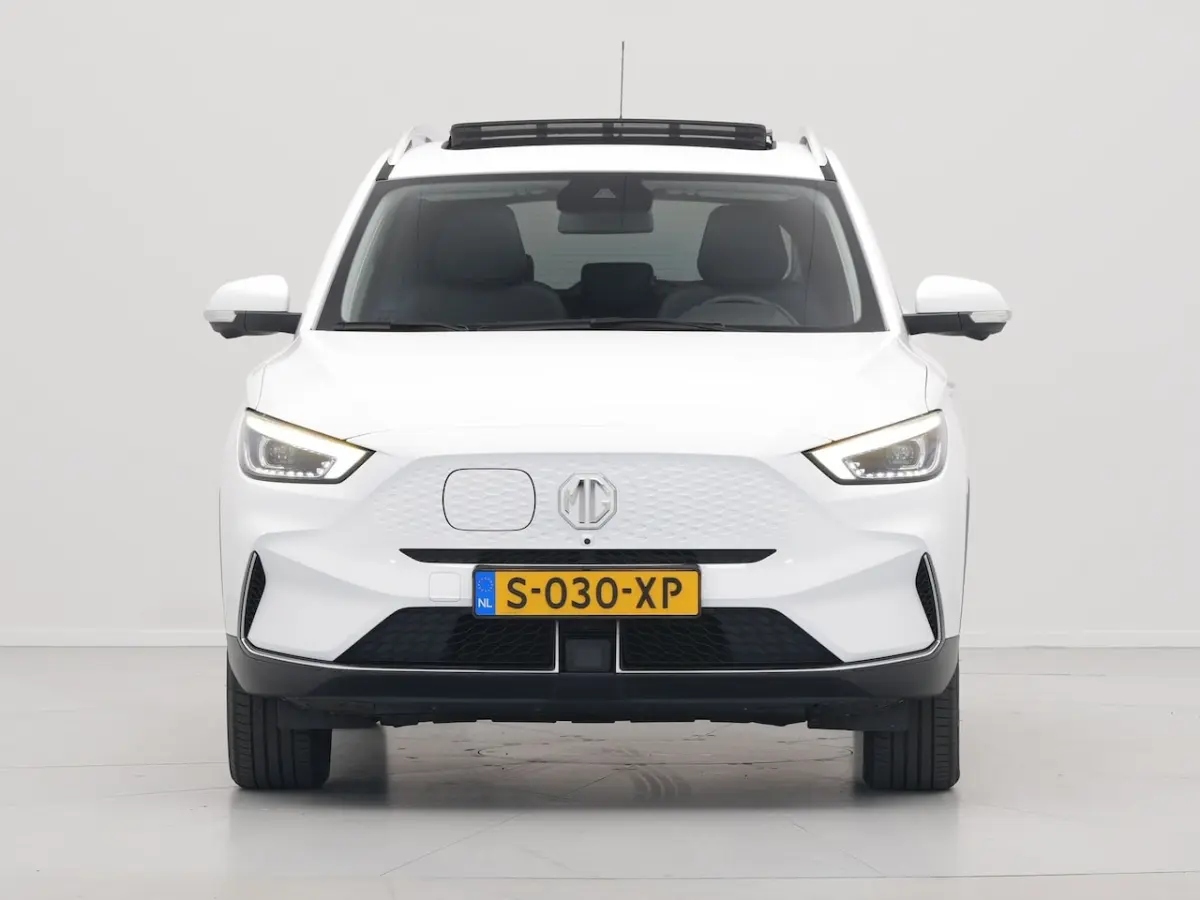EV Standard Range Luxury 50 kWh Pano | Navi | 360Camera | Android/Carplay | Stoelverw. 310
