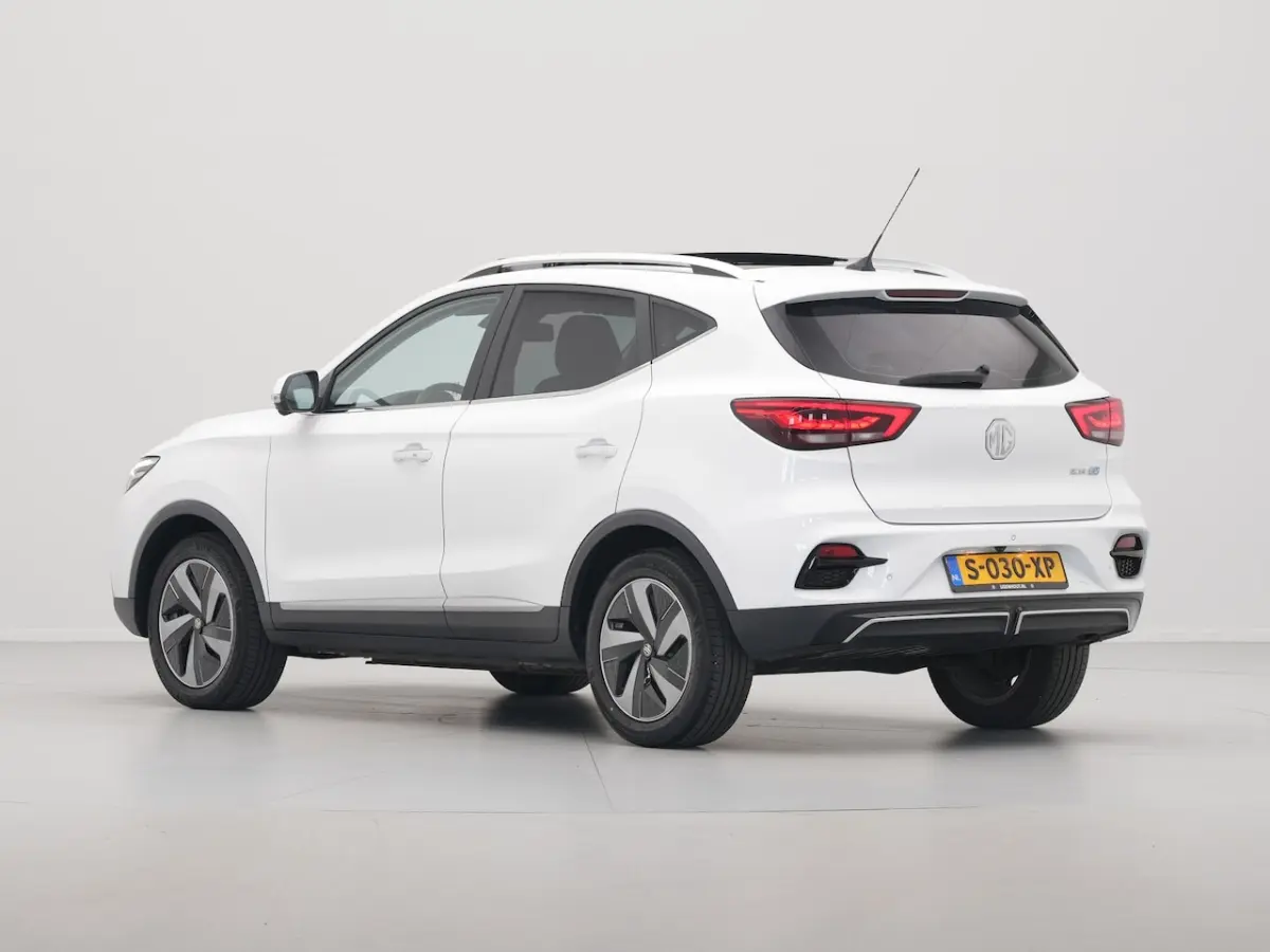 EV Standard Range Luxury 50 kWh Pano | Navi | 360Camera | Android/Carplay | Stoelverw. 310
