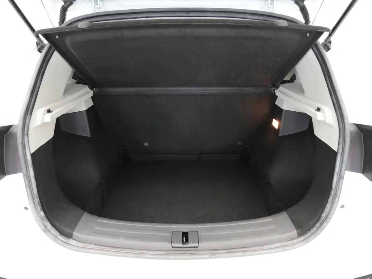 EV Standard Range Luxury 50 kWh Pano | Navi | 360Camera | Android/Carplay | Stoelverw. 310